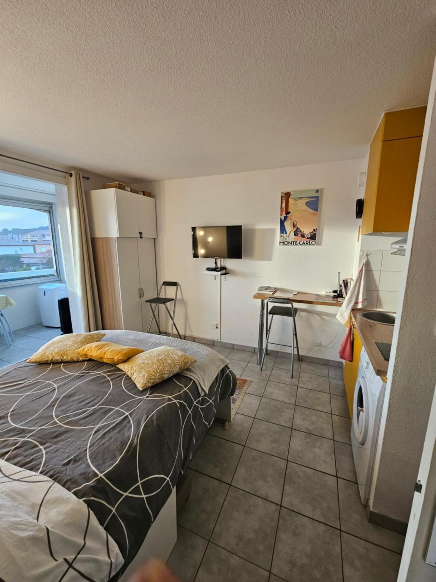 Studio Sanary-Sur-Mer Proche Gare Luaran gambar